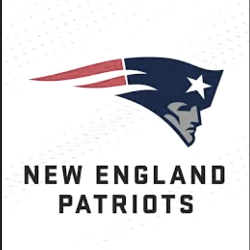 🏈NE Pats women’s tops and cooler bundle🏈